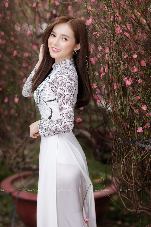 “足球+科技+文化”行业融合成果不断丰富，行业空间不断扩大，足球行业的商业模式