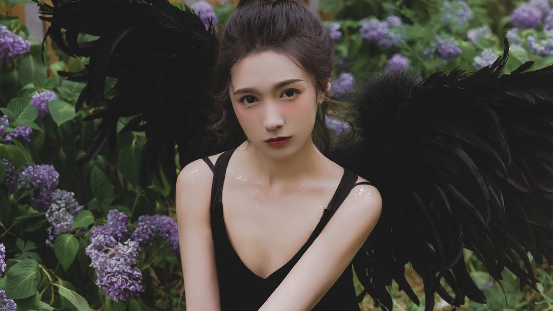 “青少年足球明星巡回演讲，传播体育精神”，青少年足球宣传文案