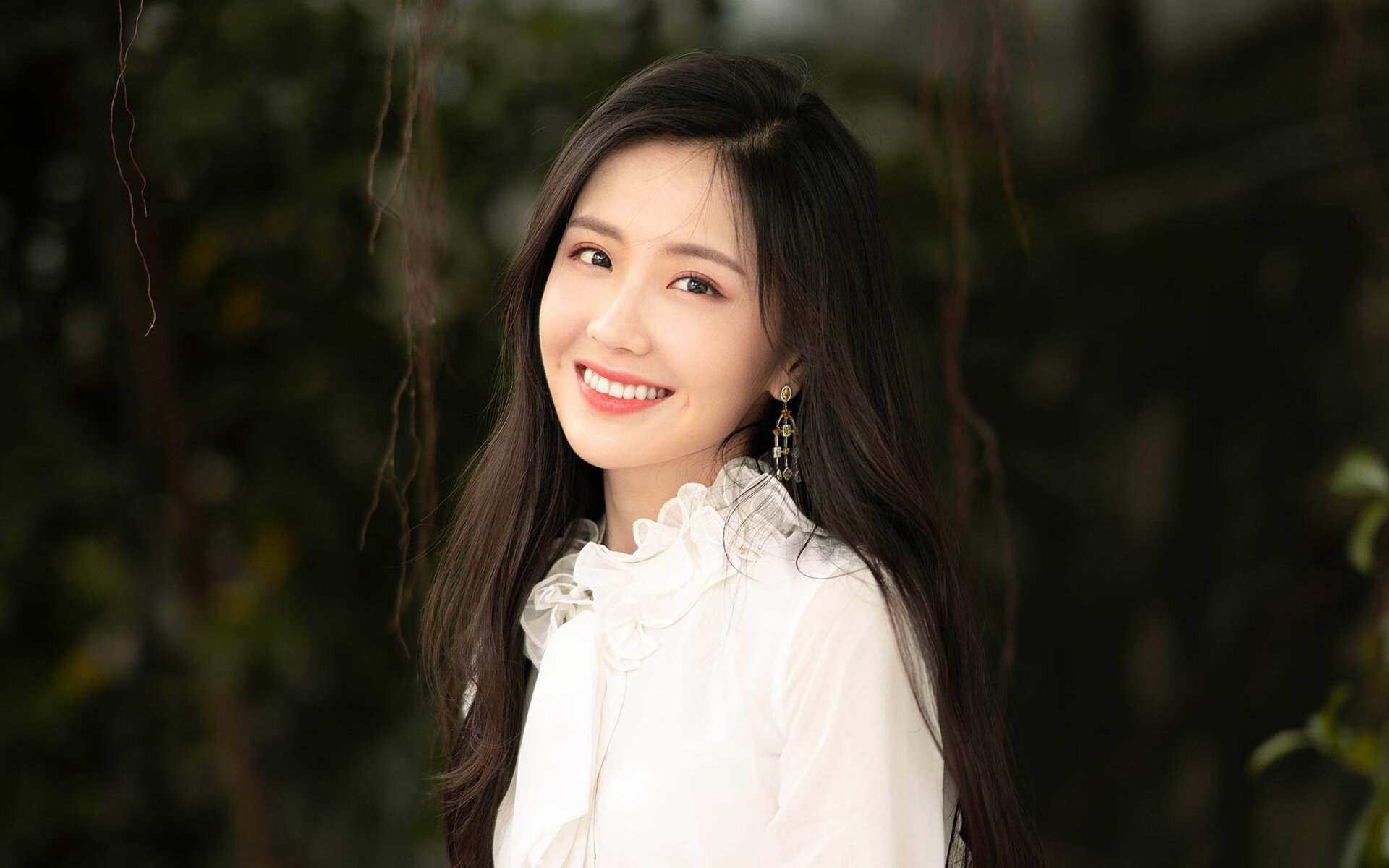 德甲激烈对抗，教练强调团队合作，德甲各俱乐部现任教练