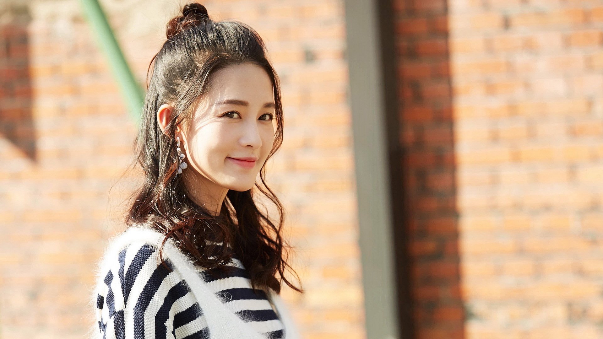 球迷“创意无限”自制作品：带你重温最感动瞬间，自创球技免费